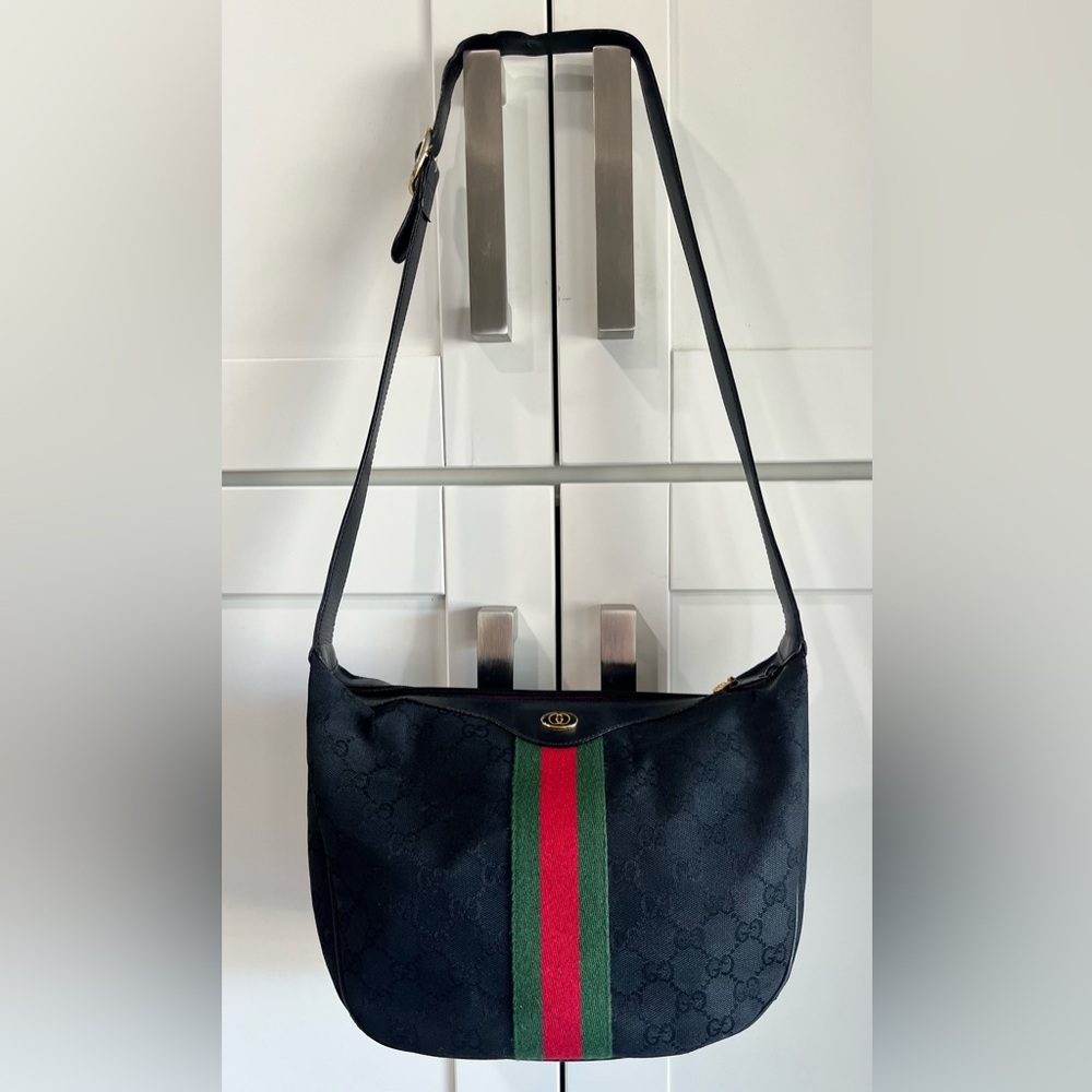 🔥🔥VINTAGE BLACK GUCCI GG
SUPREME WEB SHERRY LINE
SHOULDER
BAG/ CROSSBODY (GUC)🔥🔥